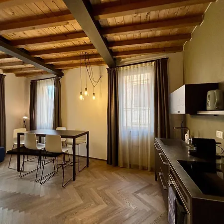 Saragozza A Due Passi Da Piazza Grande - Wifi E Parcheggio Gratuito Appartamento Modena