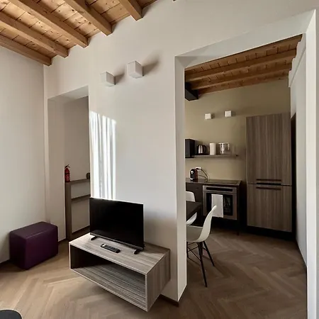 Saragozza A Due Passi Da Piazza Grande - Wifi E Parcheggio Gratuito Appartamento Modena