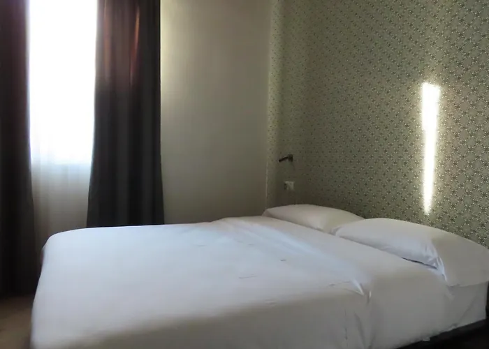 Saragozza A Due Passi Da Piazza Grande - Wifi E Parcheggio Gratuito Appartement Modène