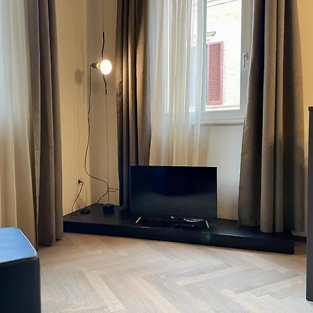 Saragozza A Due Passi Da Piazza Grande - Wifi E Parcheggio Gratuito Apartamento *