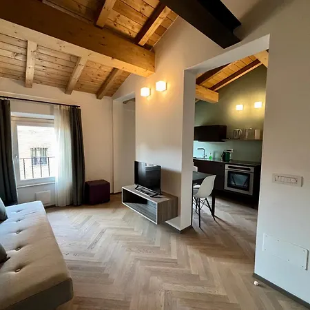 Saragozza A Due Passi Da Piazza Grande - Wifi E Parcheggio Gratuito Apartamento Módena