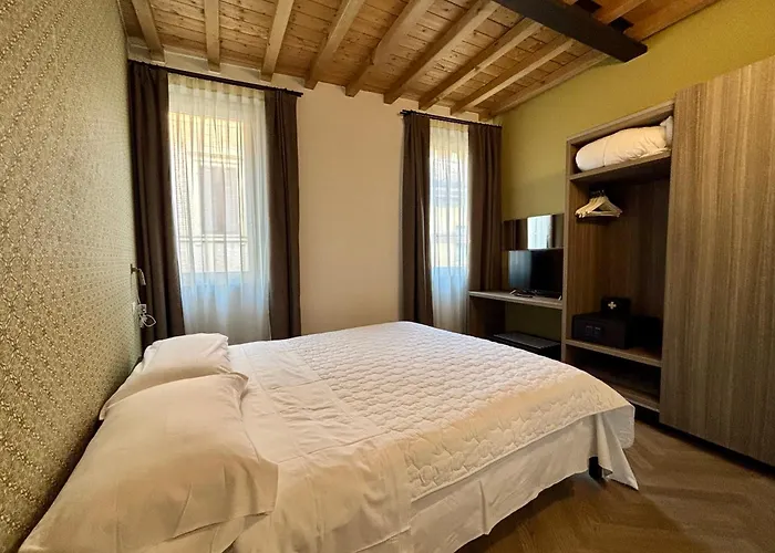 Saragozza A Due Passi Da Piazza Grande - Wifi E Parcheggio Gratuito Apartment *