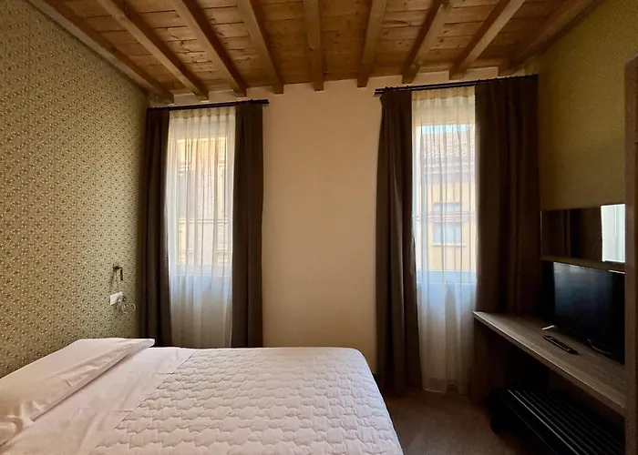 Saragozza A Due Passi Da Piazza Grande - Wifi E Parcheggio Gratuito Apartment Modena